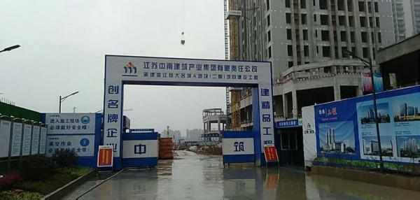林芝地区温江恒大项目成品玻璃钢化粪池安装现场